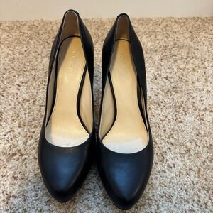 Nine West Black Leather Heels Pumps size 9